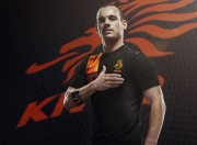 包含亚洲杯最新形势：阿森纳高居榜首，巴塞罗那强势追赶，冠军归属成迷的词条